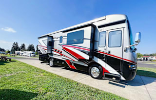 Newmar deluxe stays