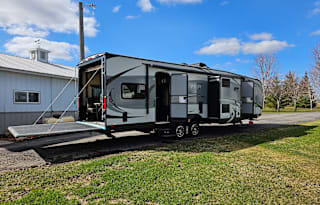 2017 Forest River XLR Hyper Lite 30HDS Toy Hauler