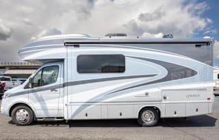 “Howard the Yeti,” class C, Mercedes Entegra Quest
