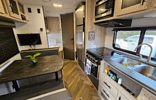 "Fall Prowler" Sleeps 6-7  BUNKHOUSE