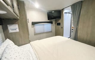 FLASH SALE 2021 CLASS C RV
