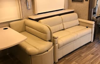 2018 Thor Miramar 35.2 Class A Motorcoach