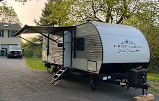 2023 EAST TO WEST Della Terra 255BHLE