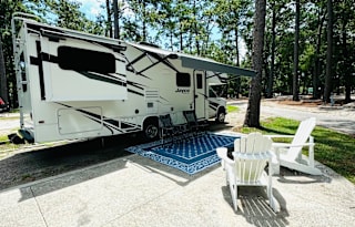 Road Trip Retreat - 2020 Jayco Redhawk Sleeps 6