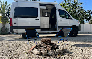 Brand NEW 2023 4x4 Mercedes/Thor Tranquility Van