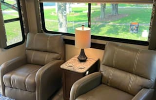 2018 Dutchmen - Coleman Light 2605RL Sleeps 5