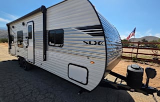 Pretty Awesome off grid light weight trailer!