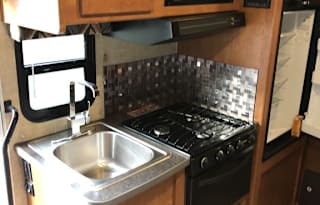Hook! Winnebago Minnie Winnie 22R