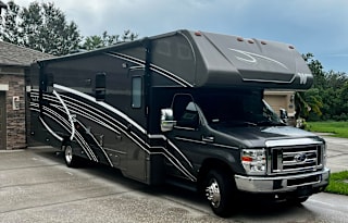 2020 WinnieB (Winnebago Spirit 31K)