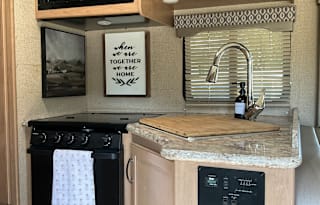 Clean, Cozy, Family-Friendly Camper(Fully Stocked)