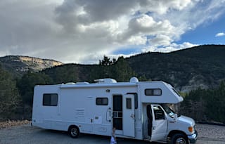 Four Winds Majestic Family RV