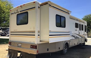 2002 Fleetwood RV Bounder 31W
