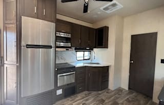 Festival&Pet Friendly Fifth Wheel