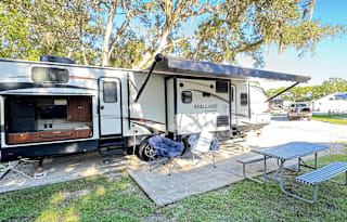 Ozzie’s Family  Camper Rental!