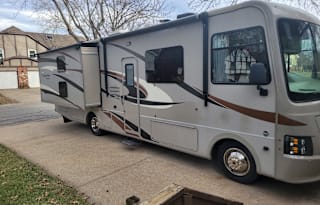 2017 Coachmen RV Pursuit 33 BH