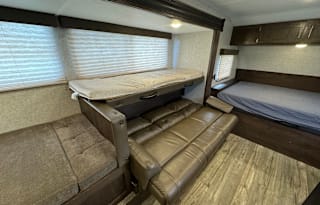 Big slide out, sleeps 6, under 4000lbs!