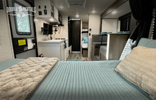 JAY FLIGHT w/ Queen Bed, Bunks, Slide-Out & Solar