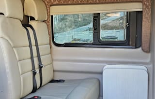 2022 Tellaro Luxury Van Sleeps 4