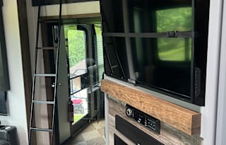 Upscale Getaway On Wheels  (DELIVERY ONLY)