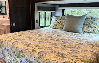 Guinn’s Luxury RV Retreat