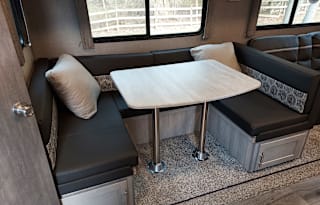 Family fun in style! w/Bunks & Outdoor Kitchen