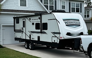 2021 Minnie Winnie with Bunks!