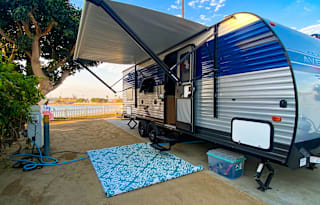 NICE Bunkhouse |5-6 ppl|EZ Tow|Solar Panels