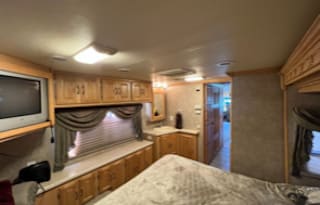 2005 Coachmen RV Sportscoach Cross Country 385 DS
