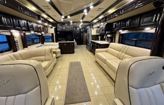 Bunkhouse Class A Diesel Pusher - Starship