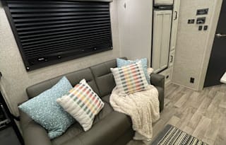 2023 Entrega Odessy with Bunks and Wifi - June Sky