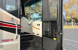 Itasca Meridian 36' Luxury Diesel
