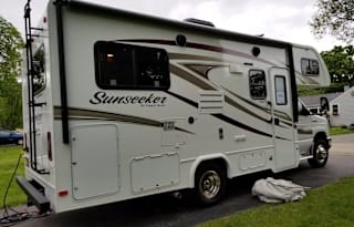 2017 Forest River Sunseeker - Family Friendly RV!!