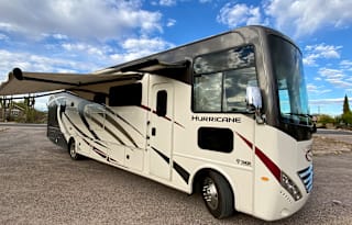 Thor Hurricane with KING size bed!  MAZ628