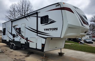 2017 Dutchmen RV Voltage V-Series V3005