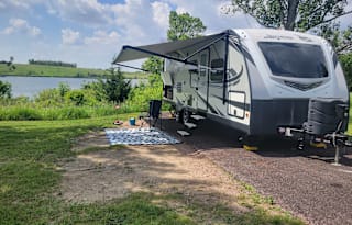 Dog friendly camper with outdoor kitchen sleeps 8