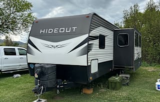 Keystone Hideout 29DFSWE/Sleeps 10