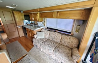 1998 Fleetwood RV Discovery 36Q