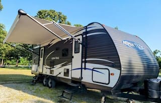 Rustic Retreat w/ bunkhouse! *Free Delivery*