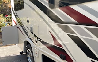 2022 Thor Motor Coach Axis 24.1