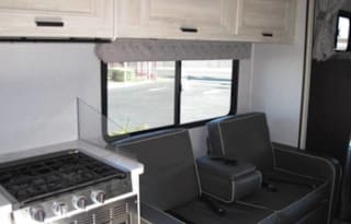 2022 Family friendly Rv 200 miles  per night incl