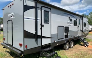 Sweet Sugar Rv Rental pet friendly (Apex)