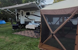The Brownie NEWLY RENOVATED Sleeps 6 Must See !