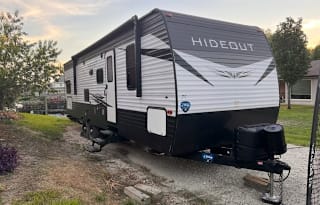 2020 Keystone Hideout 290LHS Sleeps 9
