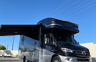 Luxury + Family Friendly 2022 Renegade Vienna