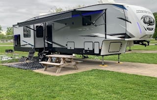 2022 Forest River Cherokee Arctic Wolf Suite 3660