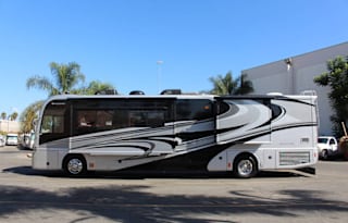 2008 Fleetwood Revolution LE