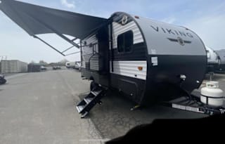 New, easy to pull Viking 17BHS, Sleeps 5 +
