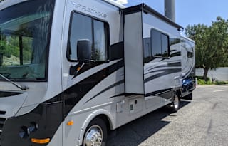 2014 Terra -Sleeps 6+ (no smoking/vape or pets)