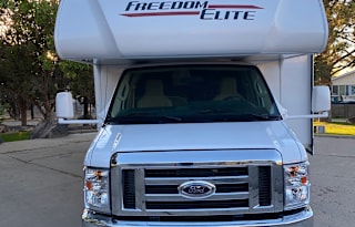 2020 Thor Freedom Elite 30FE Sleeps 8 Clean!