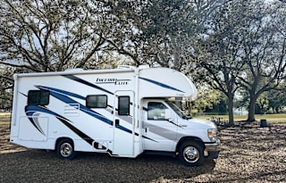 2022 Thor Motor Coach Freedom Elite 22HE